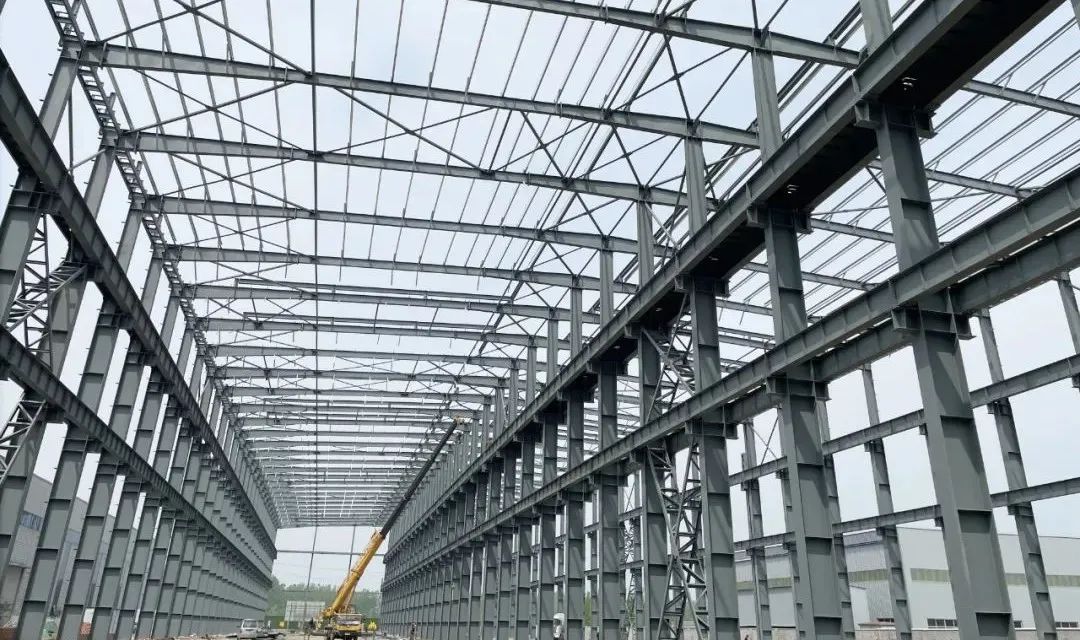 鑫金山三期智能工廠建設(shè)邁出堅(jiān)實(shí)步伐，鋼結(jié)構(gòu)主體工程圓滿完工